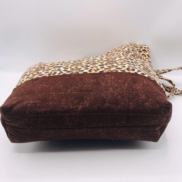 Basic Lizbet Library Market Tot, Leopard Print 12 x 13.5 x 3 Inches With Pockets - Picture 4 of 8